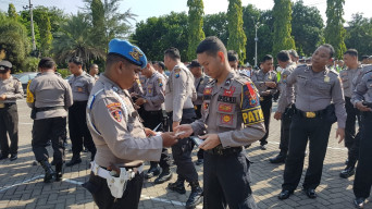 Tegakkan Disiplin, Propam Polres Situbondo Periksa Kelengkapan dan Sikap Anggota.