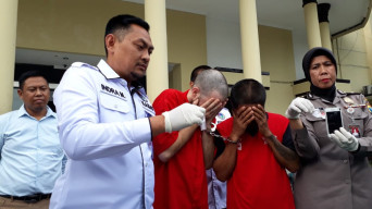 Simpan Sabu dan Ganja, Guru Privat Asal Amerika di Bekuk Satreskoba Polrestabes Surabaya.