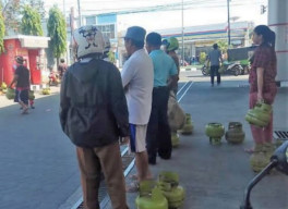 LPG 3 Kg Langka di Situbondo, Sejumlah Kalangan Menyoroti, Ka. Disperindag  Matikan HP.
