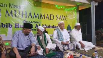 Hadiri Maulid Nabi di Pamekasan,  La Nyalla Dapat Dukungan Dan Doa Dari Habib Husen Al Muhdor.