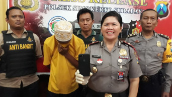 Mengaku Bujang di Facebook, Pria Ini Bawa Lari HP Pacar Barunya.