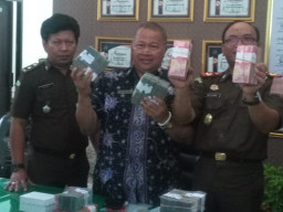 Kejari Situbondo Kembalikan Dana TKD Pada 2 Desa, Sebesar Rp 807 Juta.