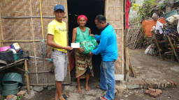Tim ISP Situbondo Berbagi Sembako dan Uang, Pada Warga Miskin di Baksos Rutin Kali Ini.