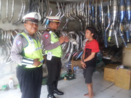 Lantas Polsek Tandes Kunjungi Toko Knalpot Modifikasi, AKP Didik Sulistyo SH. Minta Tidak Menjual Knalpot Brong.
