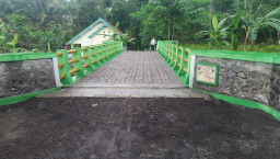 Kades Kemuningan Bangun Jembatan, Sumber Anggaran Dari Dana Desa.