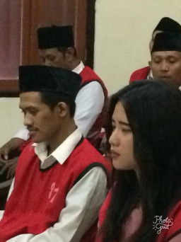 Pasangan Sejoli Ini, Memadu Kasih di Balik Jeruji.