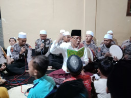 Wujudkan Masyarakat Damai dan Agamis, Tim Jabal Arif Polda Jatim Gelar Hadrah di Sidoarjo. 