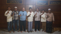 Kyai Bahri Bersama Aktivis La Nyalla Academia, Doakan Jokowi Tetap Jadi Presiden