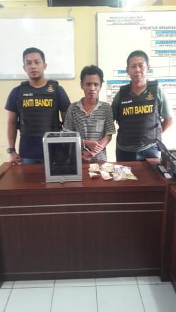 Sikat Kotak Amal di Warkop, Arek Lamongan Ini Ditangkap Polsek Lakarsantri.