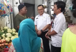 Serap Aspirasi Pedagang, Kadis Koperindag Sidak Pasar Induk.
