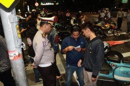 Guna Mencegah Gangguan Kamtibmas, Satlantas Polrestabes Surabaya Gelar Cipkon di Batas Kota.