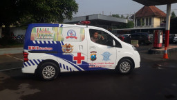 HDCI Beri Bantuan 1 Unit Ambulans, Pada Satlantas Polrestabes Surabaya.