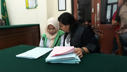 Dituntut 8 Tahun Penjara, Wanita Ini Langsung Menangis.