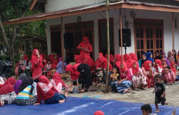 Ratusan Anggota IWP Berikrar Menangkan Andi Hermanto, Sebagai Anngota Dewan dan Jokowi Jadi Presiden.