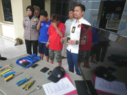 1 Pelaku Pembobol Rumah Kosong dan Penadahnya, di Ringkus Resmob Polrestabes Surabaya.