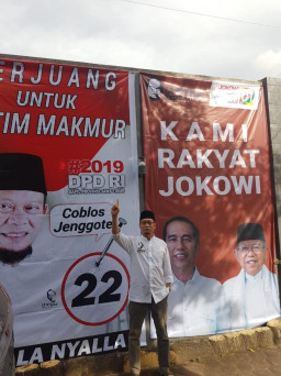 Baner APK Jokowi di Bongkar Panwaslu Malang, La Nyalla Academia Akan Tempuh Jalur Hukum.
