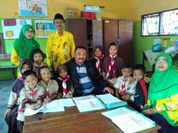 Serap Aspirasi dan Informasi, Kadis Dikbud Bondowoso Blusukan ke Sekolah Tanpa Anak Buah.