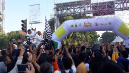Puluhan Ribu Warga Surabaya, Hadiri Millenial Road Safety Festival.