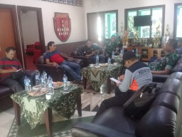 Jalin Soliditas Menuju Bondowoso Maju, Pasi Pers Yonif 514 Kostrad Duduk Bareng Dengan Insan Pers.