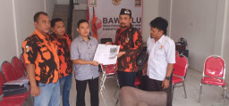 Gunakan Kendaraan Berplat Merah Saat Kampanye, Pendukung Capres 02 Dilaporkan Pemuda Pancasila ke Bawaslu Lamongan.