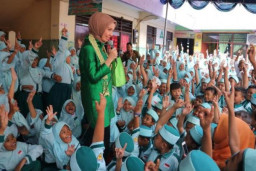 Arzeti Bilbina, Siap Melanjutkan Amanah Warga.