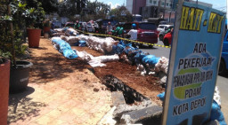 Proyek Pemasangan Pipa PDAM Tirta Asasta, Dikeluhkan Warga Depok.