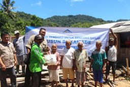 PT. BUMI SEKSESINDO, BERI BANTUAN KEPADA KORBAN BANJIR