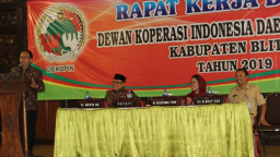 Bupati Blitar Drs. H. Rinyato MM. Gelar Rakerda Koperasi di Rumah Makan.
