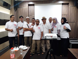 Perangi Berita Hoax, Barkod Jokowi Gresik Bentuk "Gerakan Gresik Menulis".