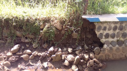 Bangunan Irigasi di Desa Klabang Agung Jebol, Dinas PUPR Tutup Mata.
