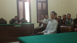 Pemilik Toko Obat Ban Tjie Tong, Dituntut 7 Bulan dan Denda 10 Juta Rupiah.