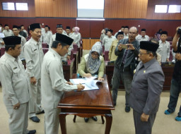 3 Ranperda Ditetapkan Jadi Perda, Ketua DPRD Ucapkan Selamat Atas Penghargaan Yang di Raih Bupati Blitar.