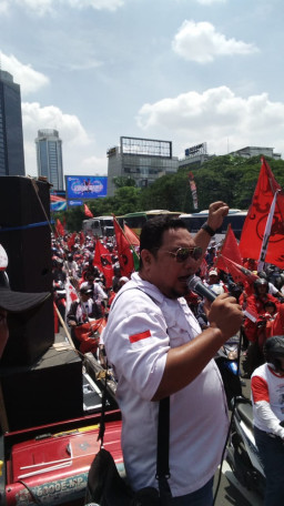 KRM Ambil Bagian Memutihkan GBK, di Kampanya Akhir Jokowi- Makruf.