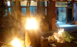 KPU Bondowoso, Bakar Ribuan Surat Suara Pileg dan Pilpres Yang Rusak.