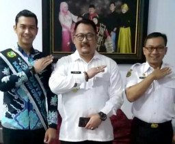 Wabup Irwan Berharap, Prestasi Kevin Tingkatkan Batik Bondowoso.