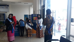 Peringati Hari Kartini, Polwan Satpas Polretabes Surabaya Berkebaya.