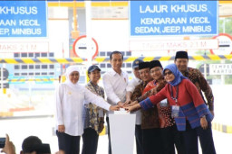 Bupati Pasuruan Bersama Presiden Jokowi, Tekan Tombol Peresmian Tol Malang - Pandaan. 