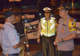 Antisipasi Pengerahan Massa ke Jakarta, Polres Bondowoso Razia Terminal.