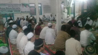 Bupati Tanbu Buka Puasa Bersama Masyarakat Desa Sarigadung.