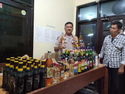 Lagi, Polsek Sawahan Grebek Pedagang Miras di Jarak.