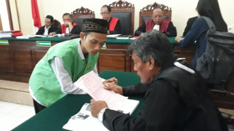 Kedapatan Bawa Narkoba, Bocah Berumur 18 Tahun Diadili di PN. Surabaya.
