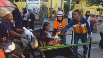Pemilu di Surabaya Lancar, PPK dan KPU Kota Surabaya Berbagi 1000 Takjil.
