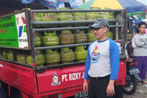 Diskoperindag Bondowoso Gelar Operasi Pasar LPG, Kendalikan Harga Sesuai HET.