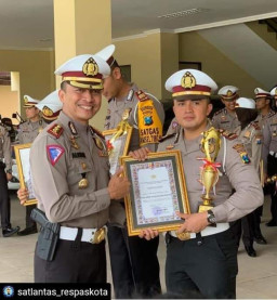 Kasat Lantas Polres Pasuruan Kota, Terima Penghargaan PosPam-PosYan Terbaik ke 3 di Mapolda Jatim