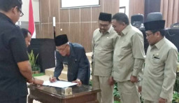 DPRD dan Pemkab Bondowoso, Tetapkan 7 Raperda Jadi Perda.