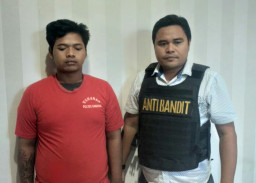 1 Dari 2 Pelaku Jambret HP, di Bekuk Opsnal TAB Polsek Sawahan.