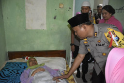 HUT Bhayangkara ke 73, Kapolresta Pasuruan Bersama PJU Sambangi Warakawuri.