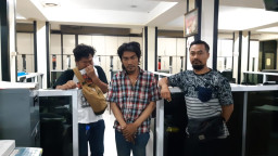 Ketahuan Judi Bola Online, Arek Manukan Lor, di Tangkap Polisi.