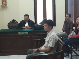 Hajar Pria Yang Jalan Sama Pacarnya, Leonardo Disidangkan.