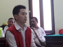 Gelapkan Uang Perusahaan Milyaran Rupiah, Edward di Tuntut 4,5 Tahun Penjara.